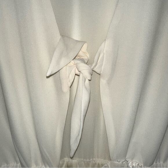 Forever 21 Lace Cutout Tie Front Romper Size Large - Picture 5 of 16